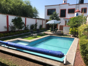 Casa Colonial con Alberca Climatizada con privacidad y seguridad